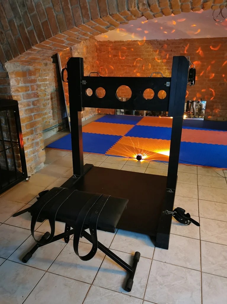 BDSM inzerát