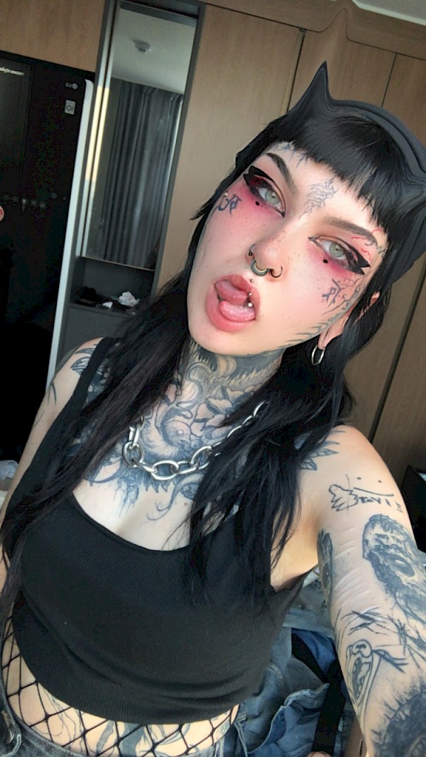 avatar-MISTRESS VICTORIA